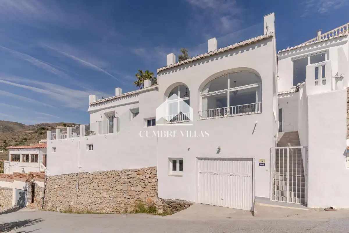 Vista exterior de Casa o xalet en venda en Almuñécar amb Terrassa, Traster i Internet