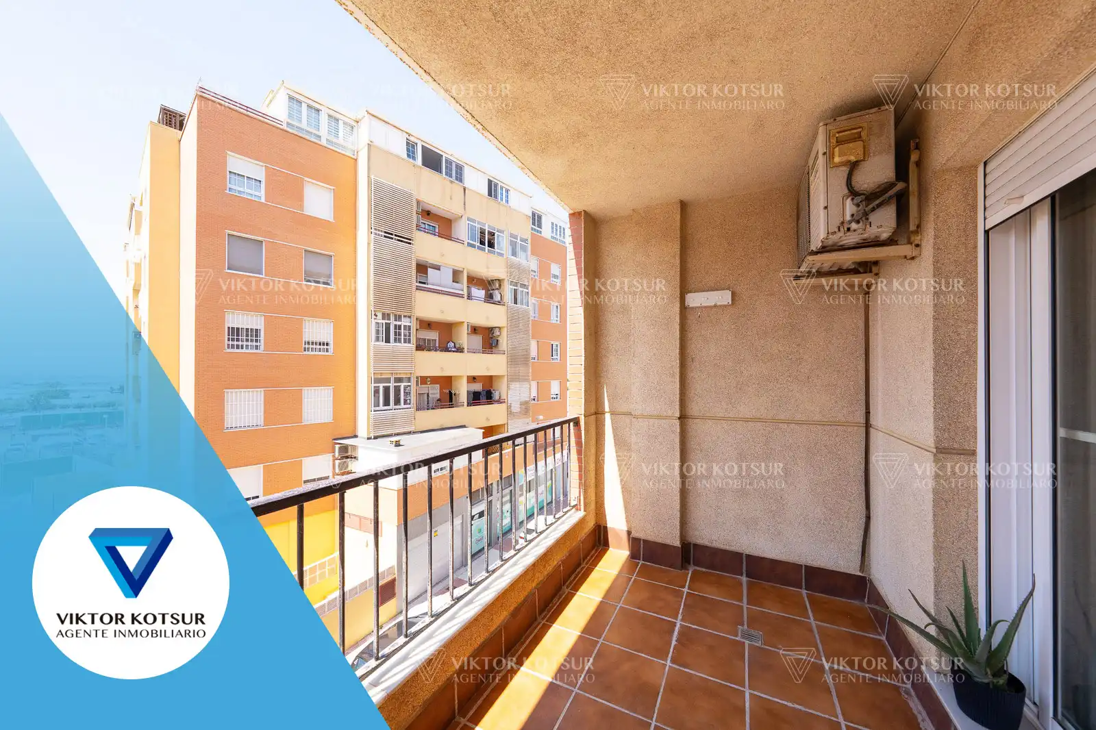 Vista exterior de Piso en venta en Roquetas de Mar con Aire acondicionado, Terraza y Amueblado
