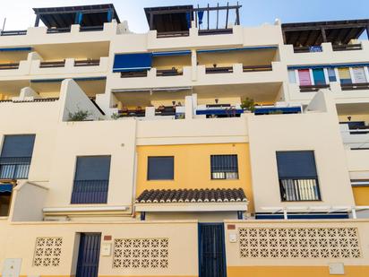 Vista exterior de Casa o xalet en venda en Almuñécar amb Terrassa