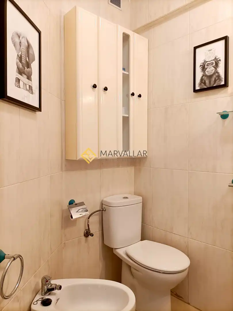Baño de Dúplex de alquiler en Santa Cruz de Bezana con Calefacción, Terraza y Amueblado