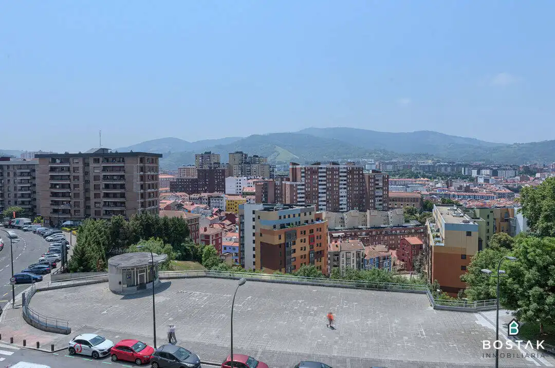 Außenansicht von Wohnung zum Verkauf in Bilbao  mit Heizung, Terrasse und Möbliert