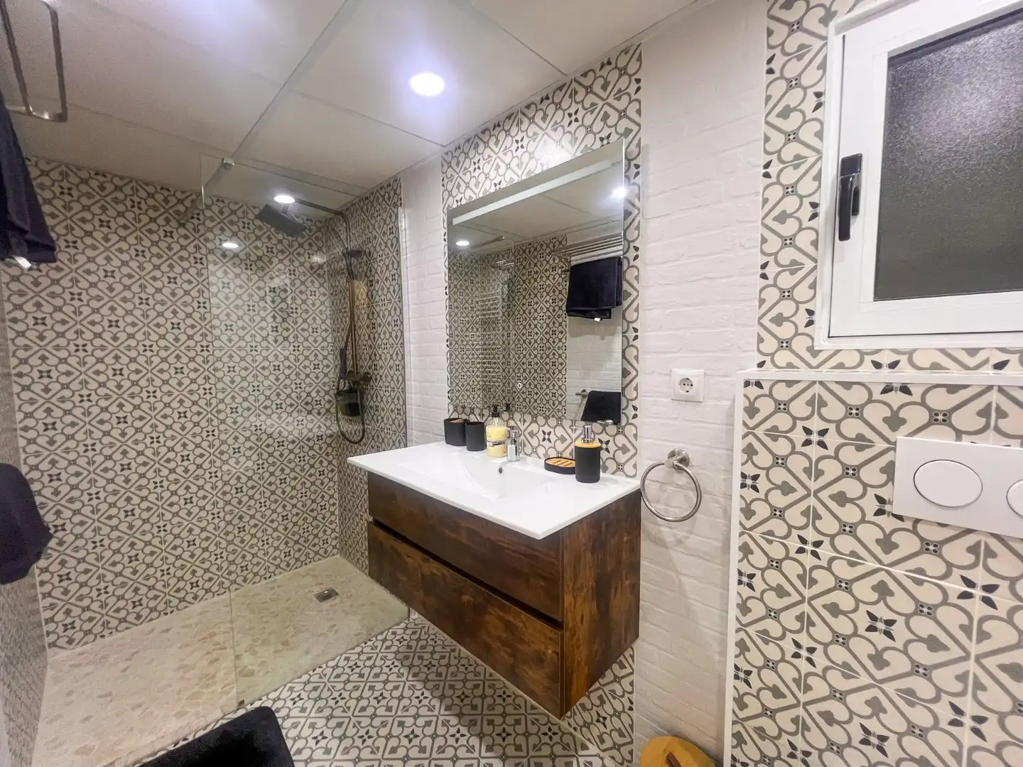 Badezimmer von Wohnungen zum Verkauf in Torrevieja mit Klimaanlage, Heizung und Terrasse