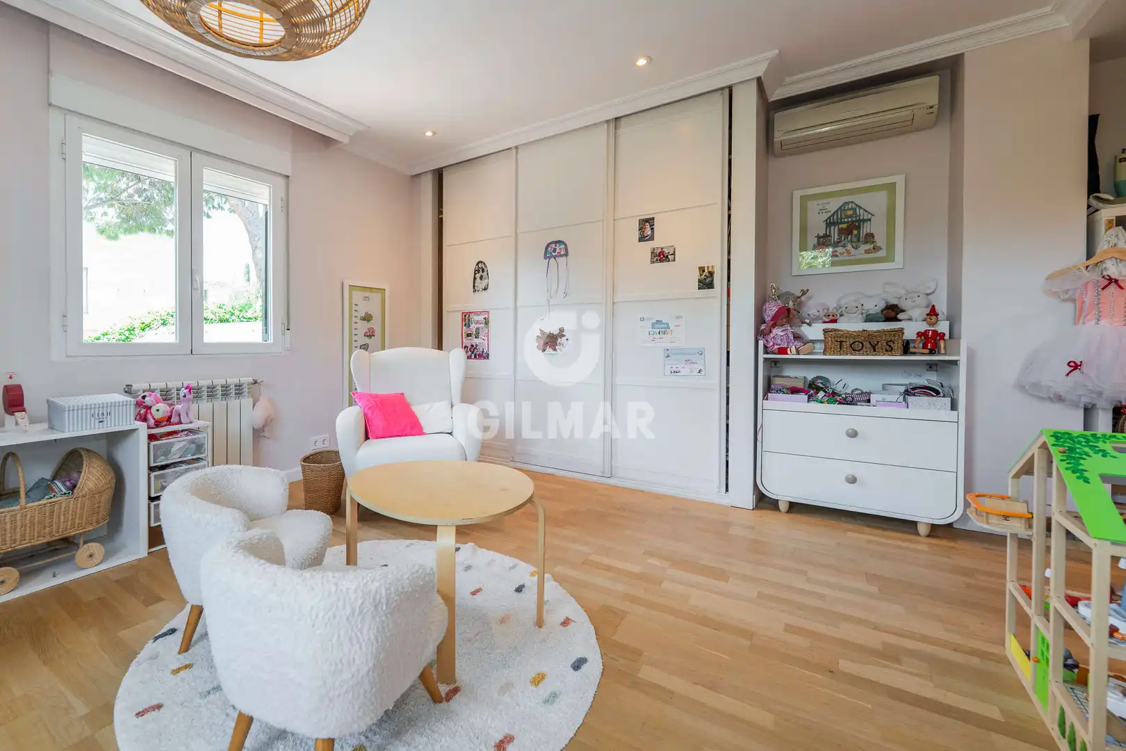 Bedroom of Houses for sale in Pozuelo de Alarcón  with Heating, Private garden and Swimming Pool
