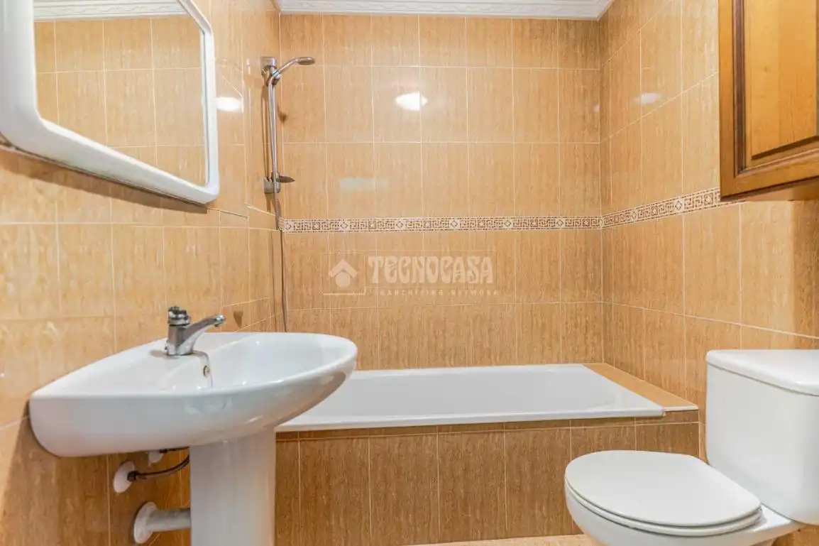 Baño de Casa adosada en venta en Motril con Calefacción y Terraza