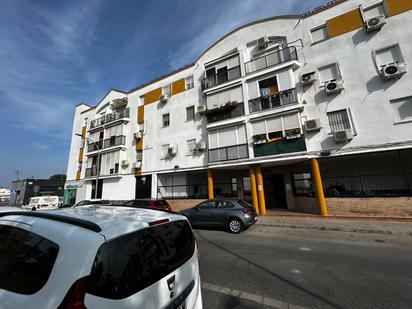 Vista exterior de Pis en venda en La Rinconada amb Aire condicionat