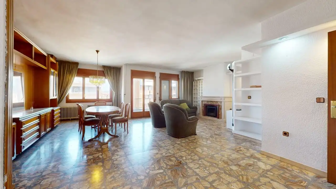 Appartamento con terrazza in vendita a Carrer de Latorre, imagen 3