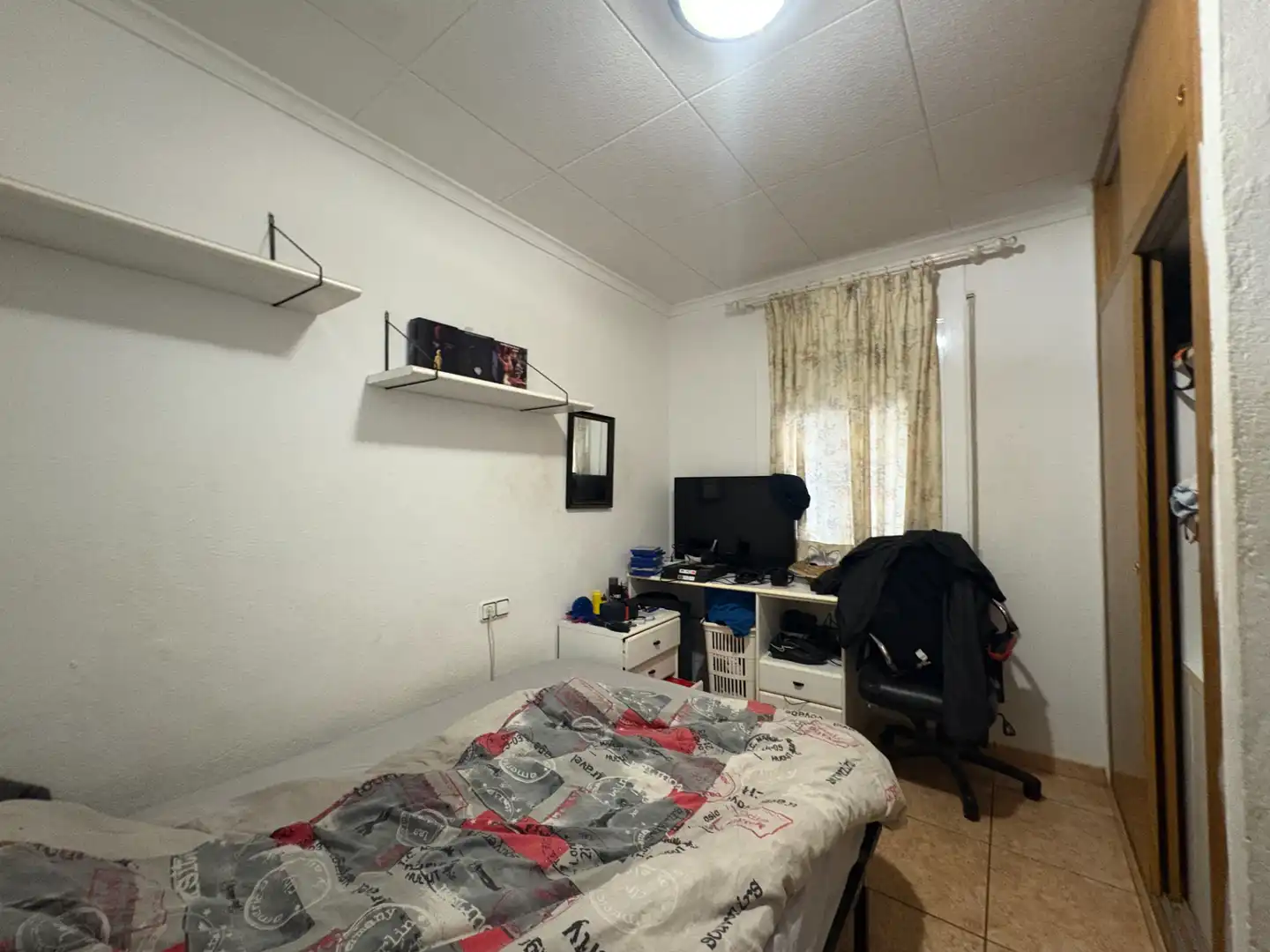 Schlafzimmer von Einfamilien-Reihenhaus zum Verkauf in Roses mit Klimaanlage, Heizung und Terrasse