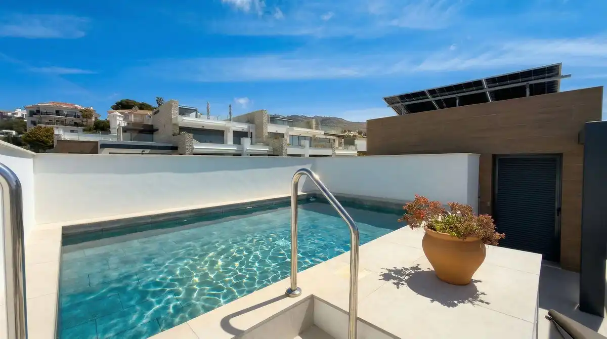 Piscina de Dúplex en venta en Marbella con Aire acondicionado, Terraza y Trastero