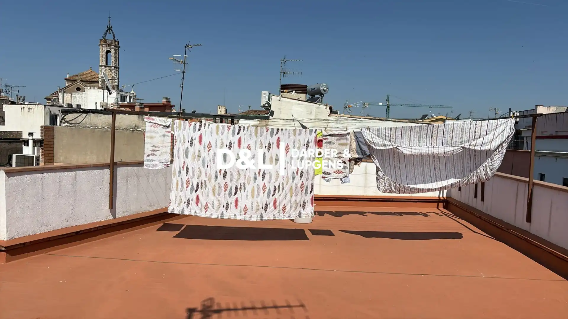 Terraza de Piso en venta en Vilanova i la Geltrú con Calefacción, Trastero y Balcón