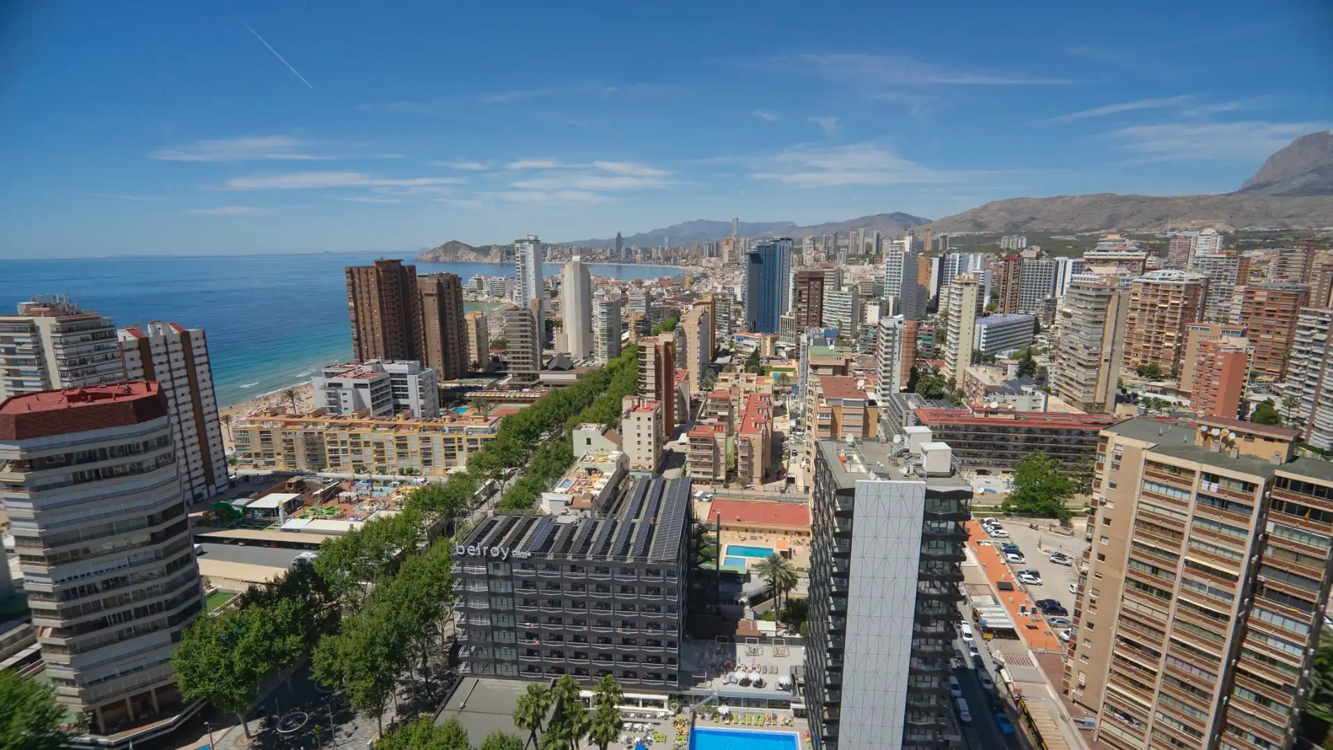 Vista exterior de Àtic en venda en Benidorm amb Piscina, Moblat i Jacuzzi