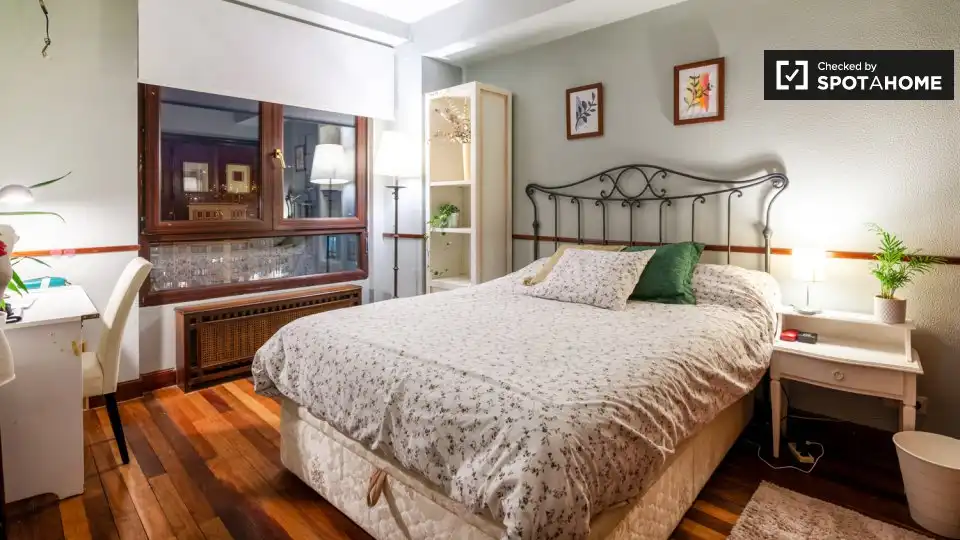 Habitación de Piso de alquiler en Bilbao  con Aire acondicionado, Calefacción y Amueblado