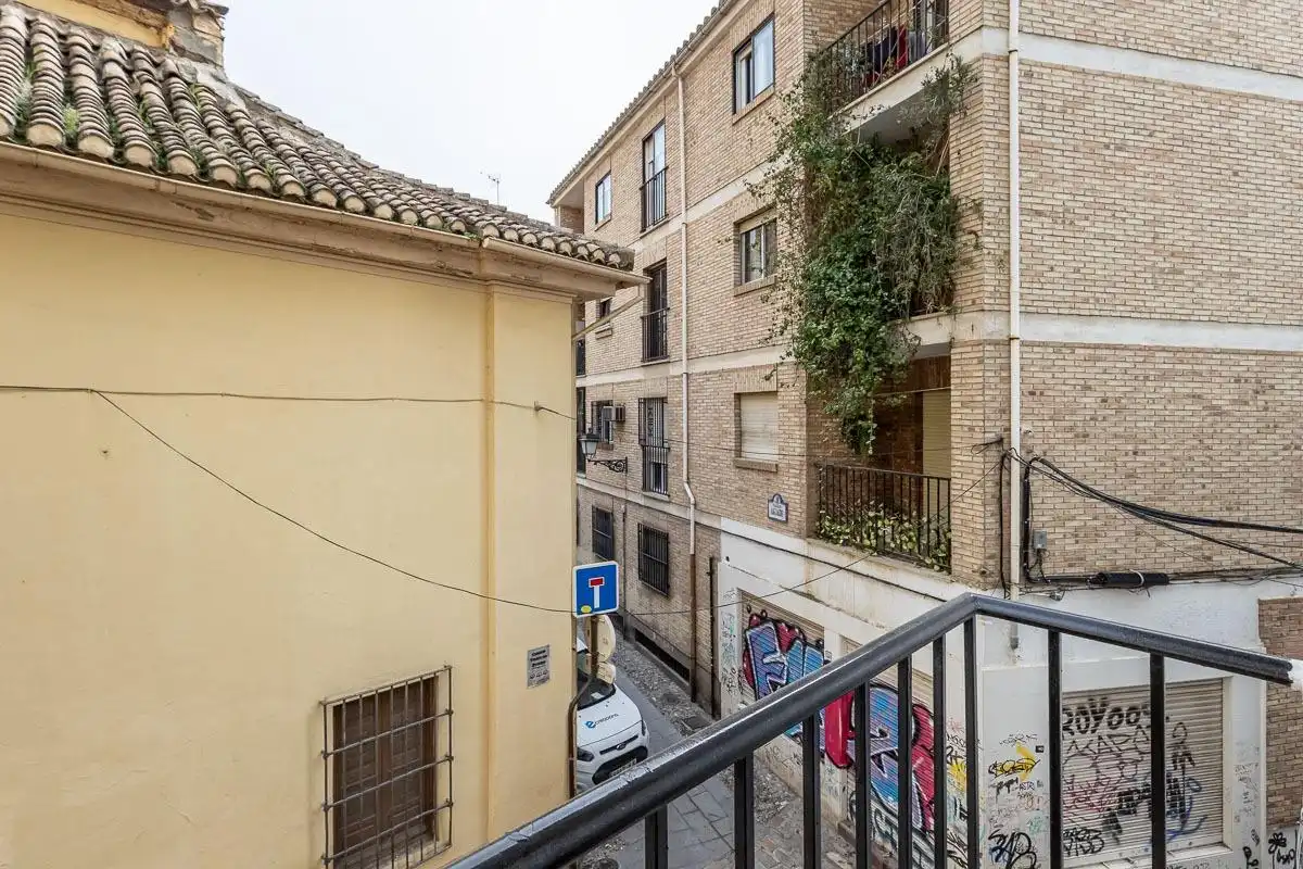 Außenansicht von Wohnung zur Miete in Granada mit Heizung und Balkon