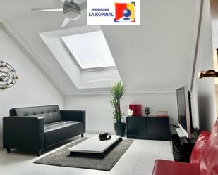 Living room of Flat to rent in Salamanca Capital  with Heating, Parquet flooring and Furnished