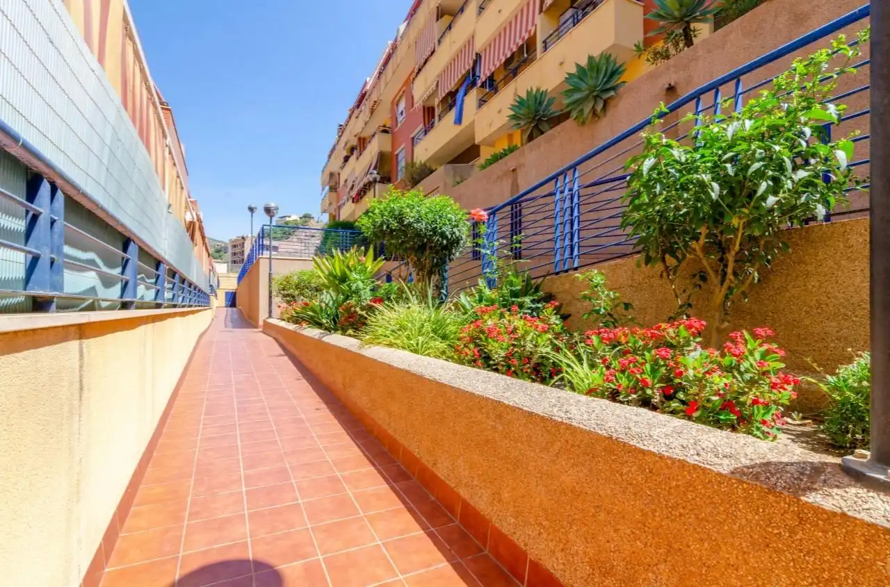 Vista exterior de Ático de alquiler en Rincón de la Victoria con Aire acondicionado, Calefacción y Jardín privado