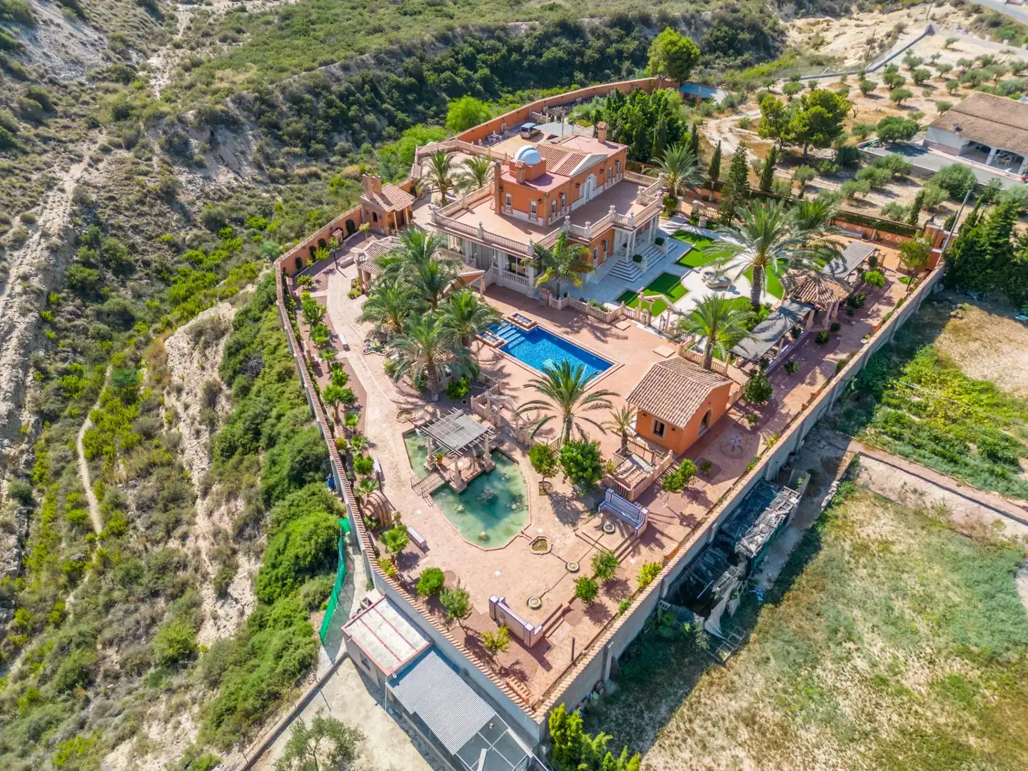Vista exterior de Casa o xalet en venda en Elche / Elx amb Aire condicionat, Calefacció i Jardí privat