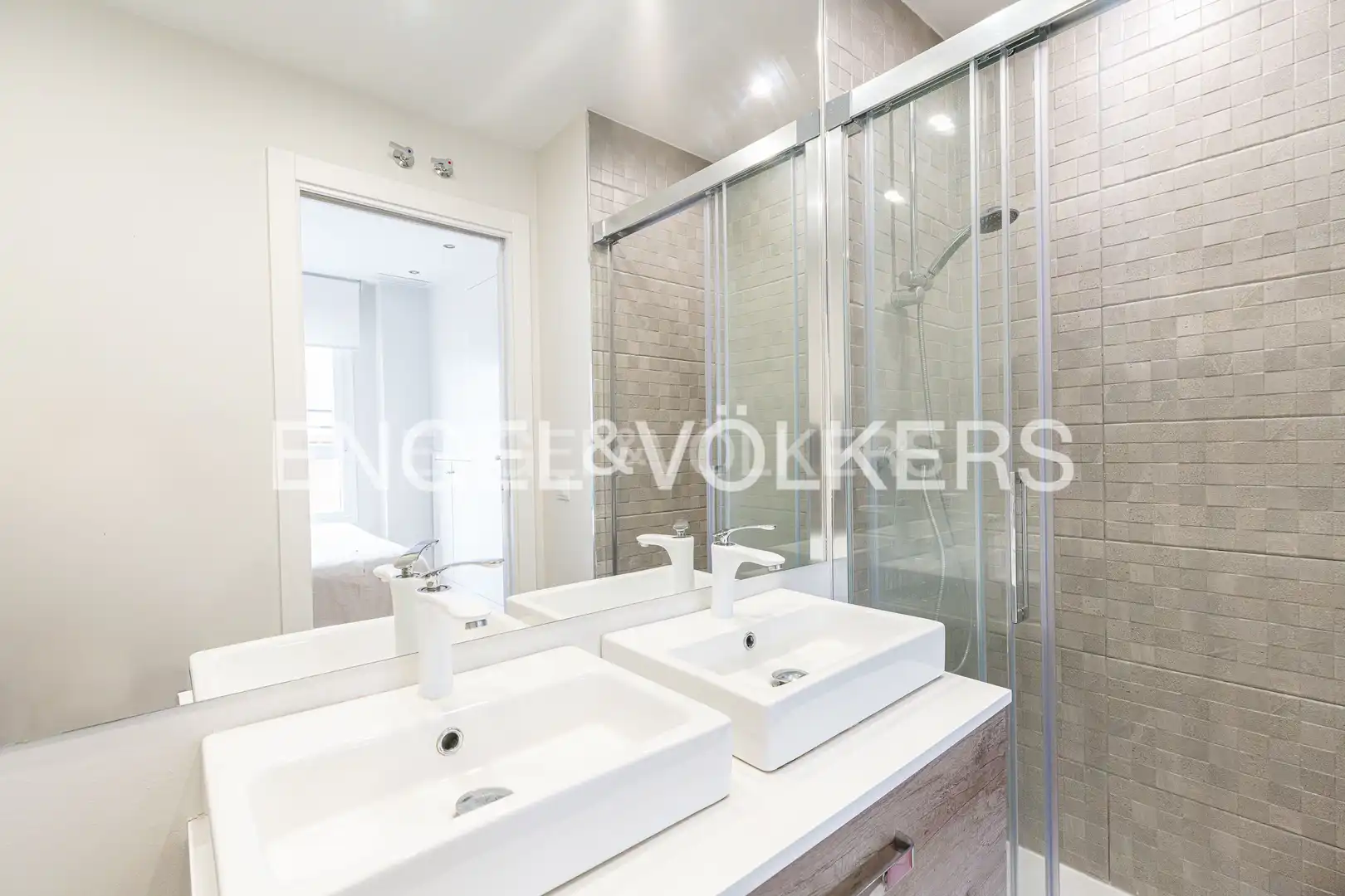 Badezimmer von Dachboden zum Verkauf in Majadahonda mit Klimaanlage, Heizung und Terrasse