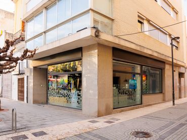 Locale commerciale in vendita a Plaça del Mercat Vell 14