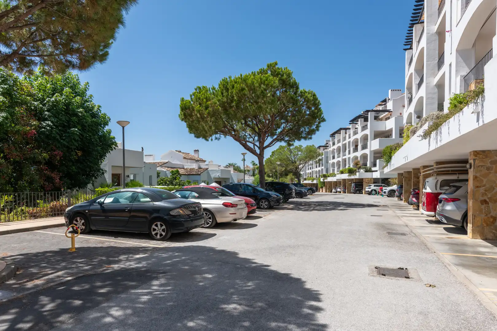 Parkplatz von Erdgeschoss zum Verkauf in Benahavís mit Klimaanlage, Terrasse und Abstellraum