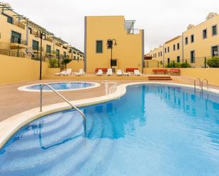 Piscina de Casa adosada en venda en San Miguel de Abona amb Aire condicionat, Jardí privat i Terrassa