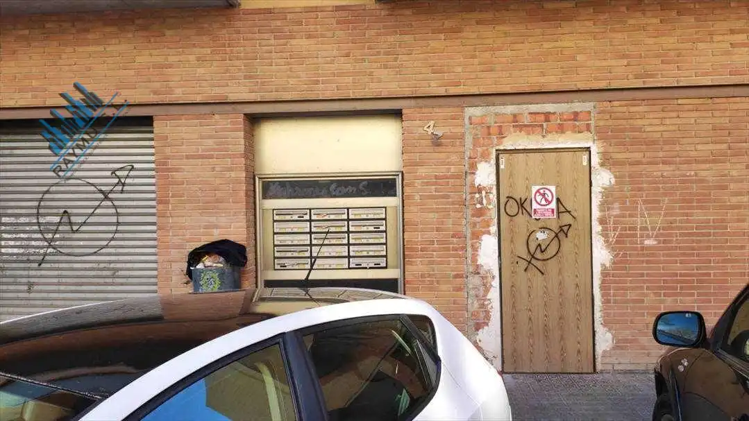 Vista exterior de Edificio en venta en Manresa