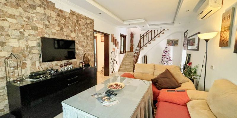 Living room of House or chalet for sale in Dos Hermanas  with Air Conditioner, Private garden and Terrace