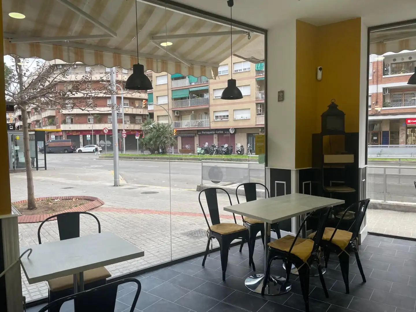Local comercial de lloguer a Plaça de Narcís Monturiol 1, imagen 3