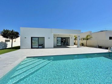 Detached house with pool for sale in Rafal