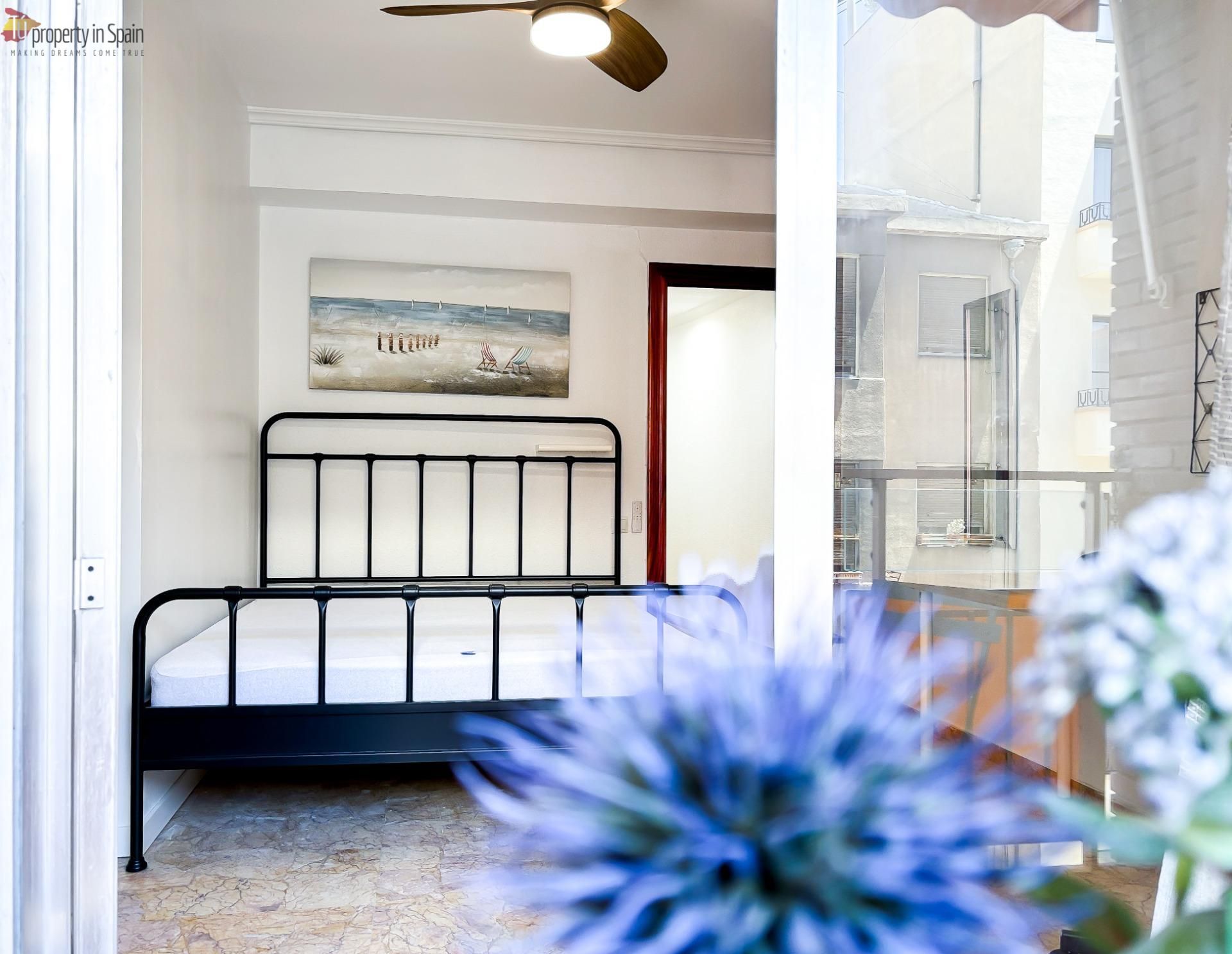 Flat to share in  ANGEL LOZANO, Barrio del Centro