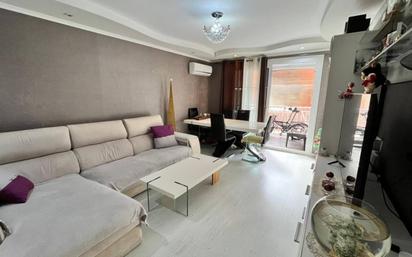 Living room of Flat for sale in Santa Coloma de Gramenet  with Air Conditioner, Parquet flooring and Terrace