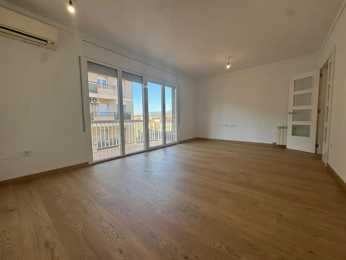 Sala de estar de Piso en venta en Manresa con Aire acondicionado, Calefacción y Parquet