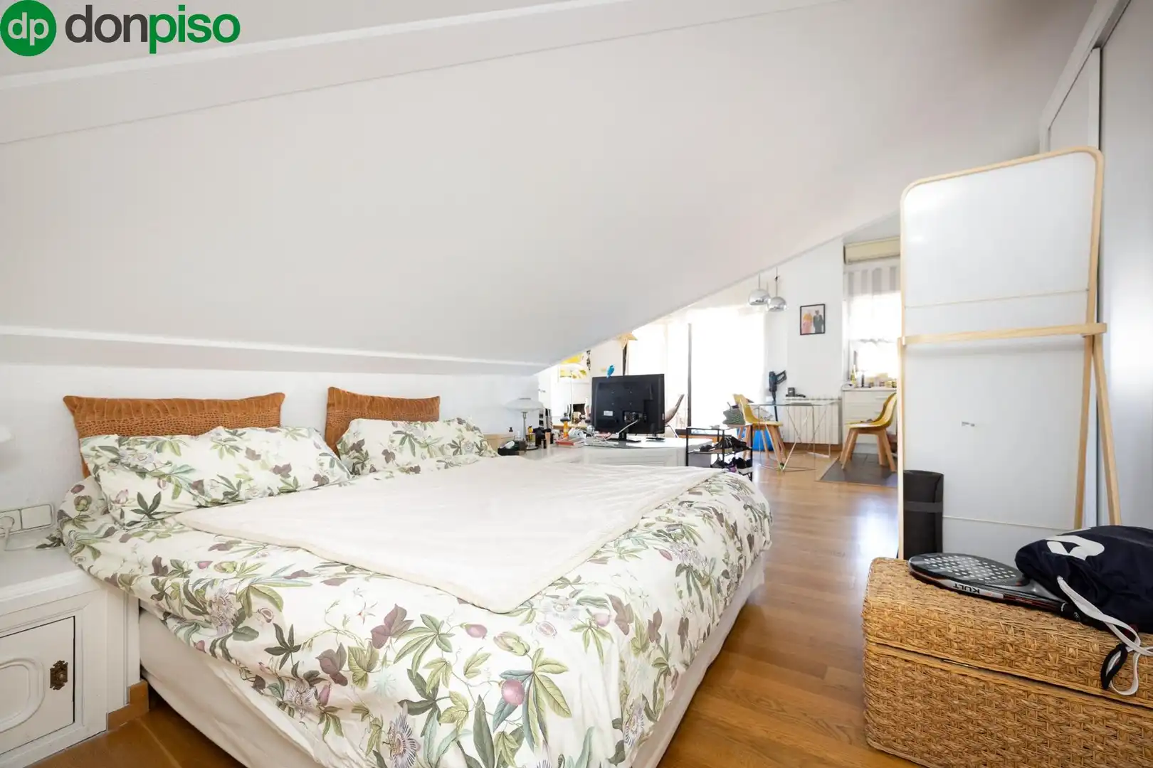 Habitación de Estudio en venta en Granada con Terraza y Balcón