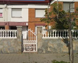 Vista exterior de Casa adosada en venda en Sabadell