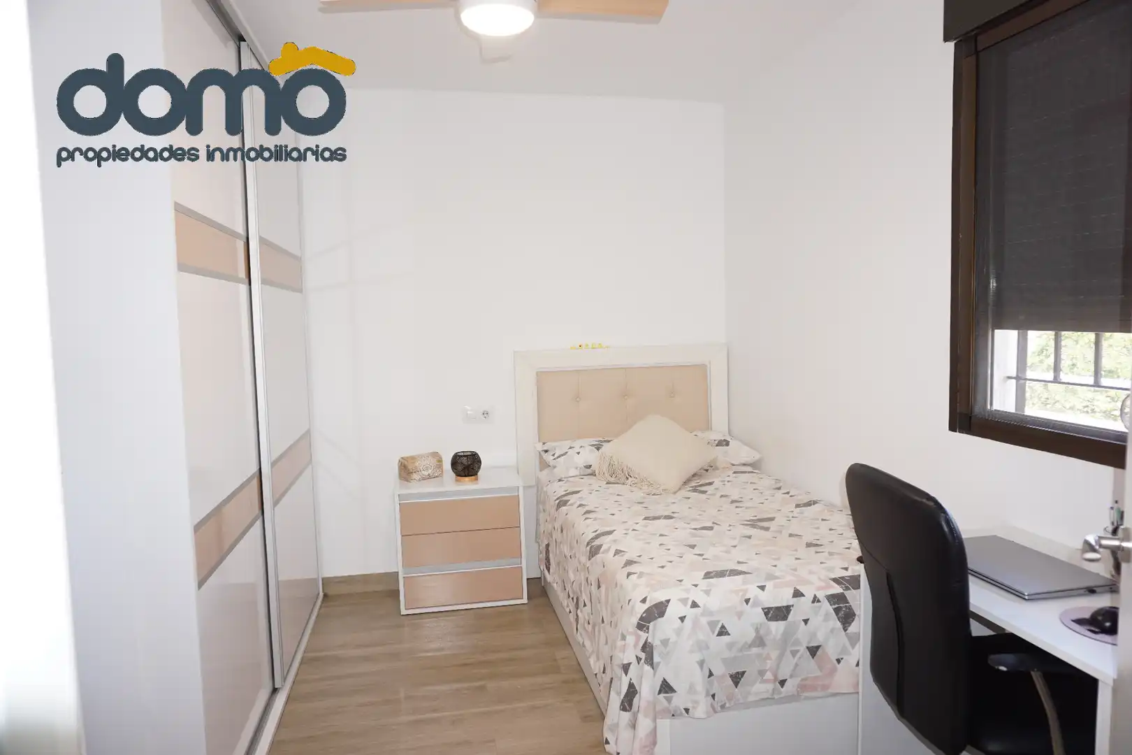 Habitación de Piso en venta en Almería con Aire acondicionado, Terraza y Piscina comunitaria