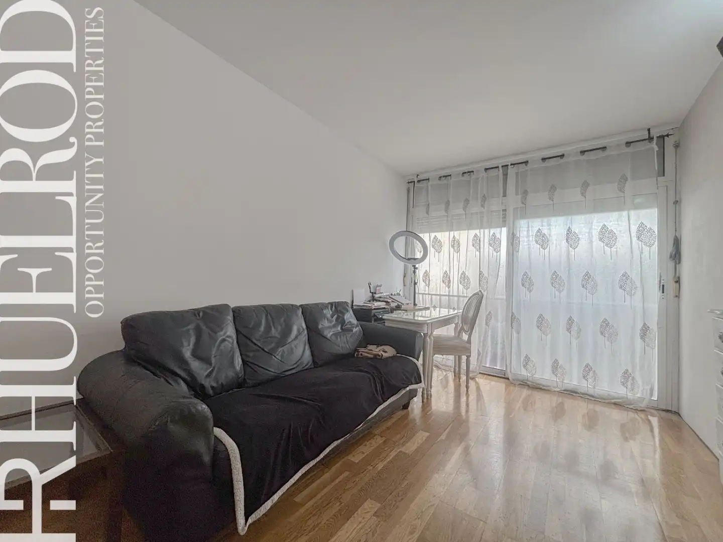 Sala de estar de Piso en venta en Santa Coloma de Gramenet con Calefacción, Parquet y Amueblado