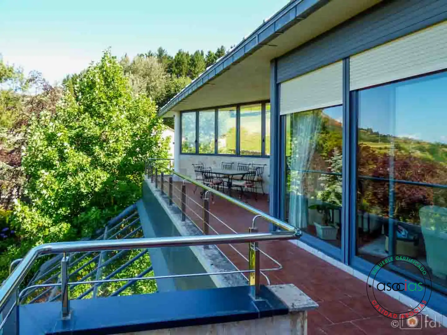 Terrassa de Casa o xalet en venda en Oviedo  amb Calefacció, Jardí privat i Parquet