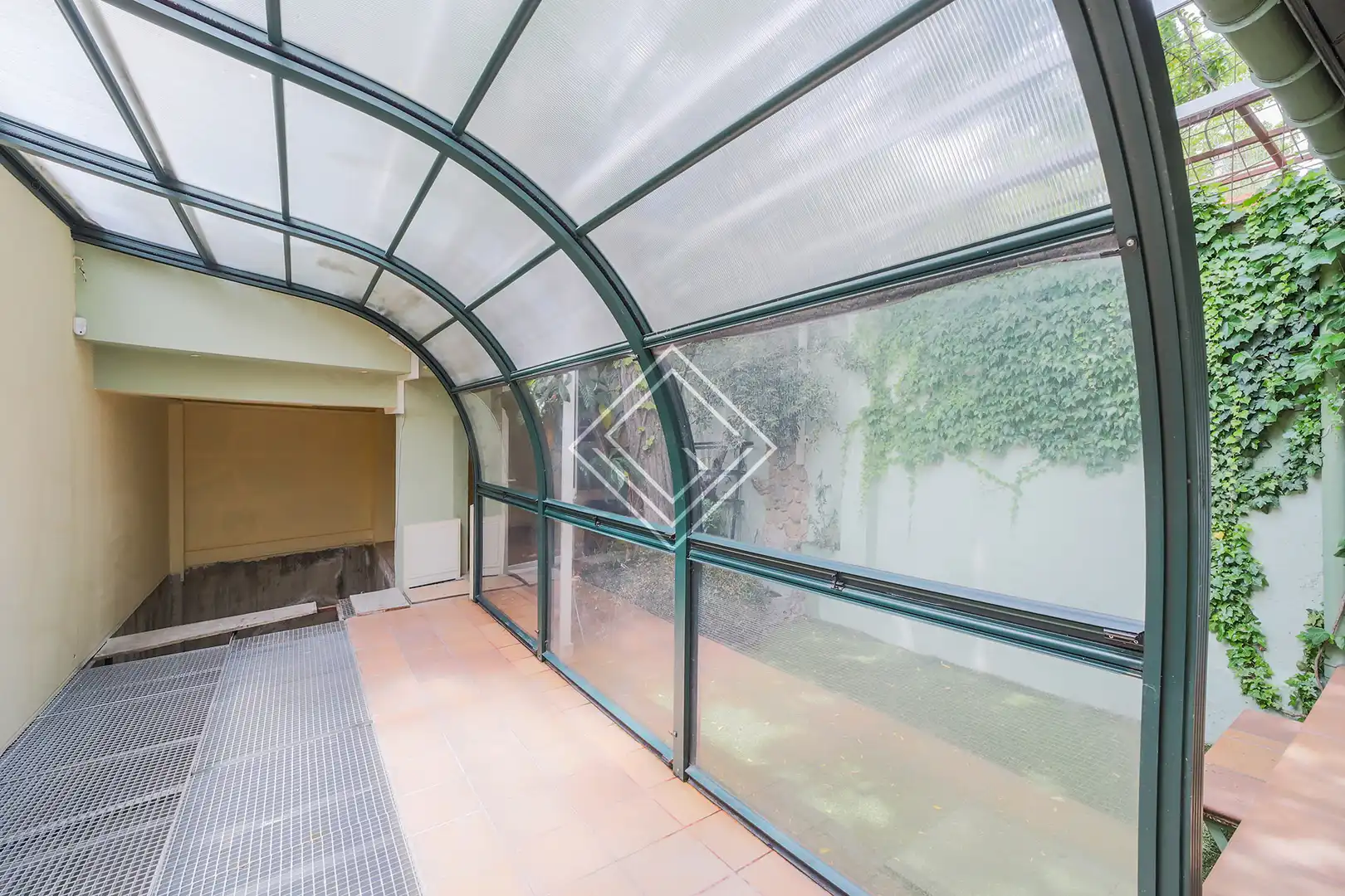 Einfamilien-Reihenhaus zum Verkauf in Madrid mit Klimaanlage, Heizung und Privatgarten