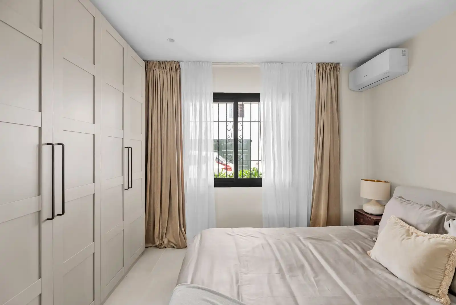 Bedroom of Flat for sale in Benahavís  with Air Conditioner, Terrace and Furnished