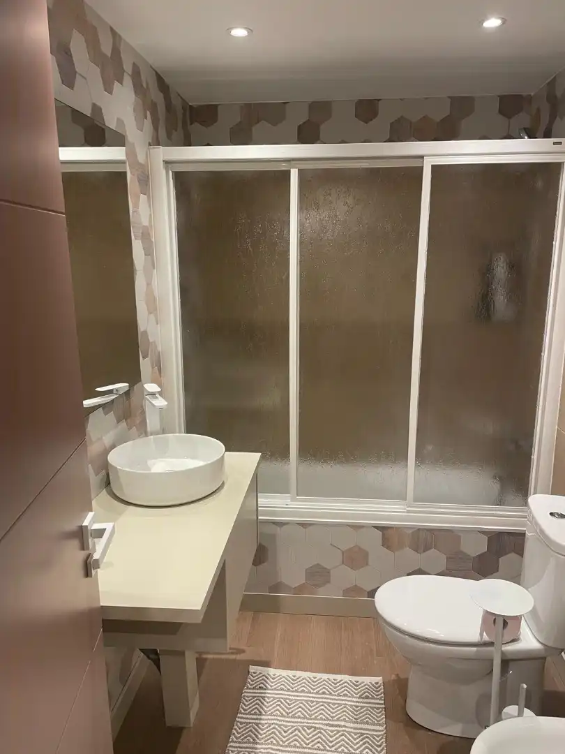 Badezimmer von Wohnung zur Miete in Granada mit Klimaanlage, Parkett und Terrasse
