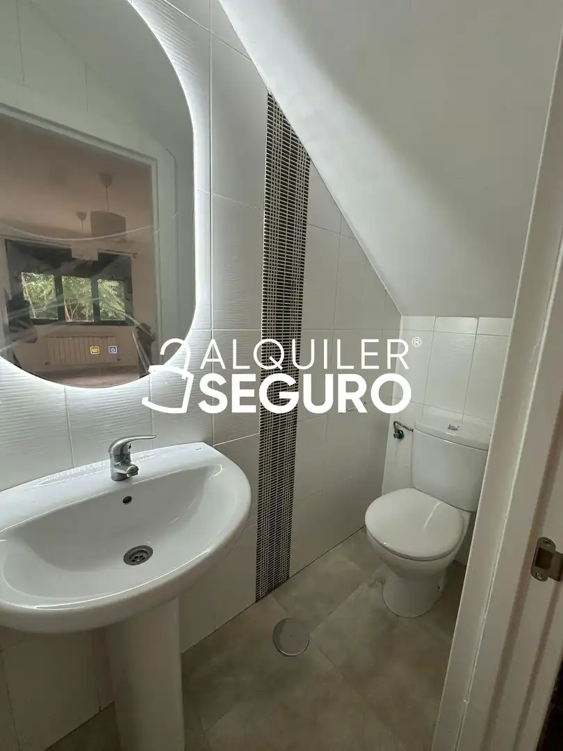 Badezimmer von Wohnung zur Miete in Griñón mit Heizung