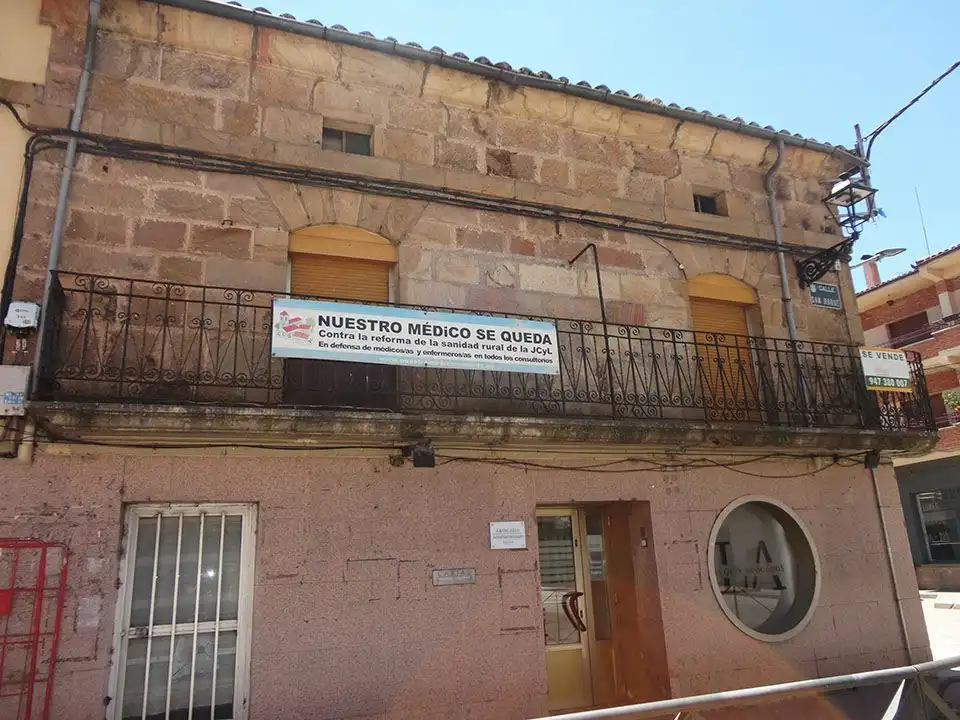 Vista exterior de Edificio en venta en Salas de los Infantes