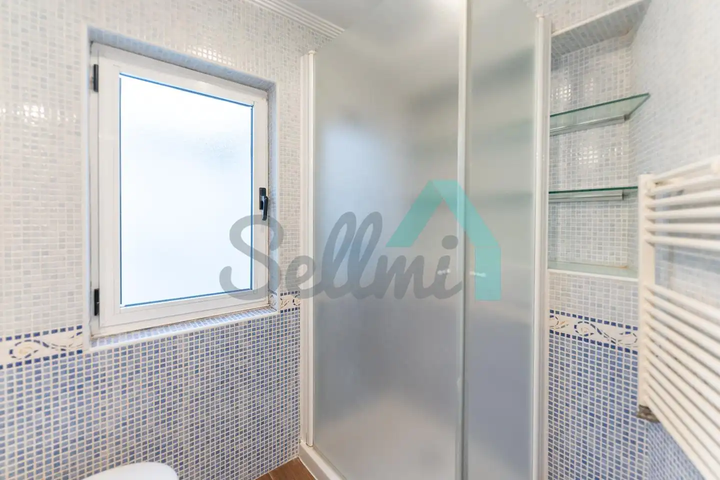 Badezimmer von Wohnung zur Miete in Oviedo  mit Heizung, Parkett und Möbliert