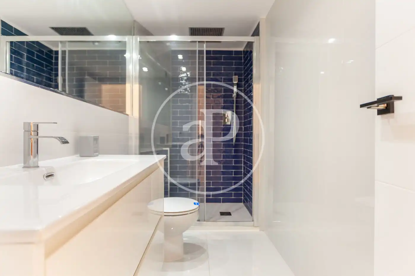 Badezimmer von Wohnung zum Verkauf in Benidorm mit Klimaanlage, Heizung und Terrasse