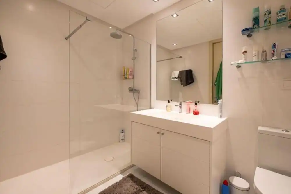 Baño de Planta baja de alquiler en Benahavís con Aire acondicionado, Terraza y Piscina