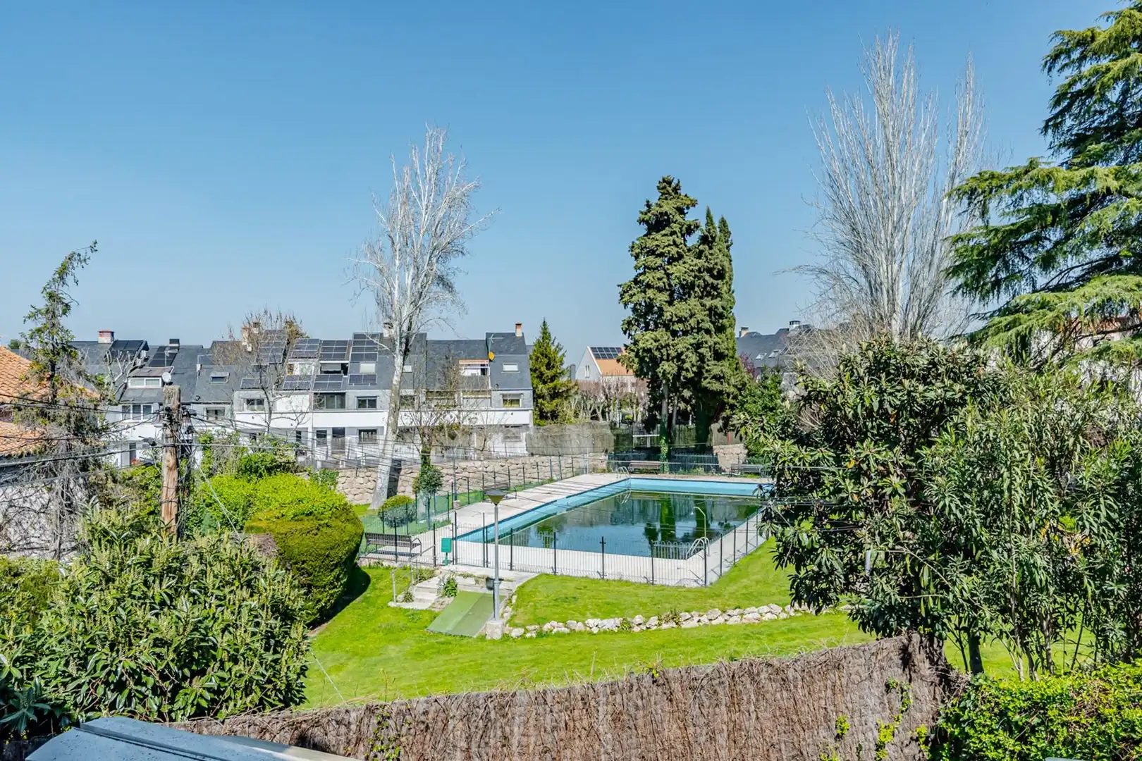 Piscina de Casa adosada en venda en Pozuelo de Alarcón amb Aire condicionat, Calefacció i Jardí privat