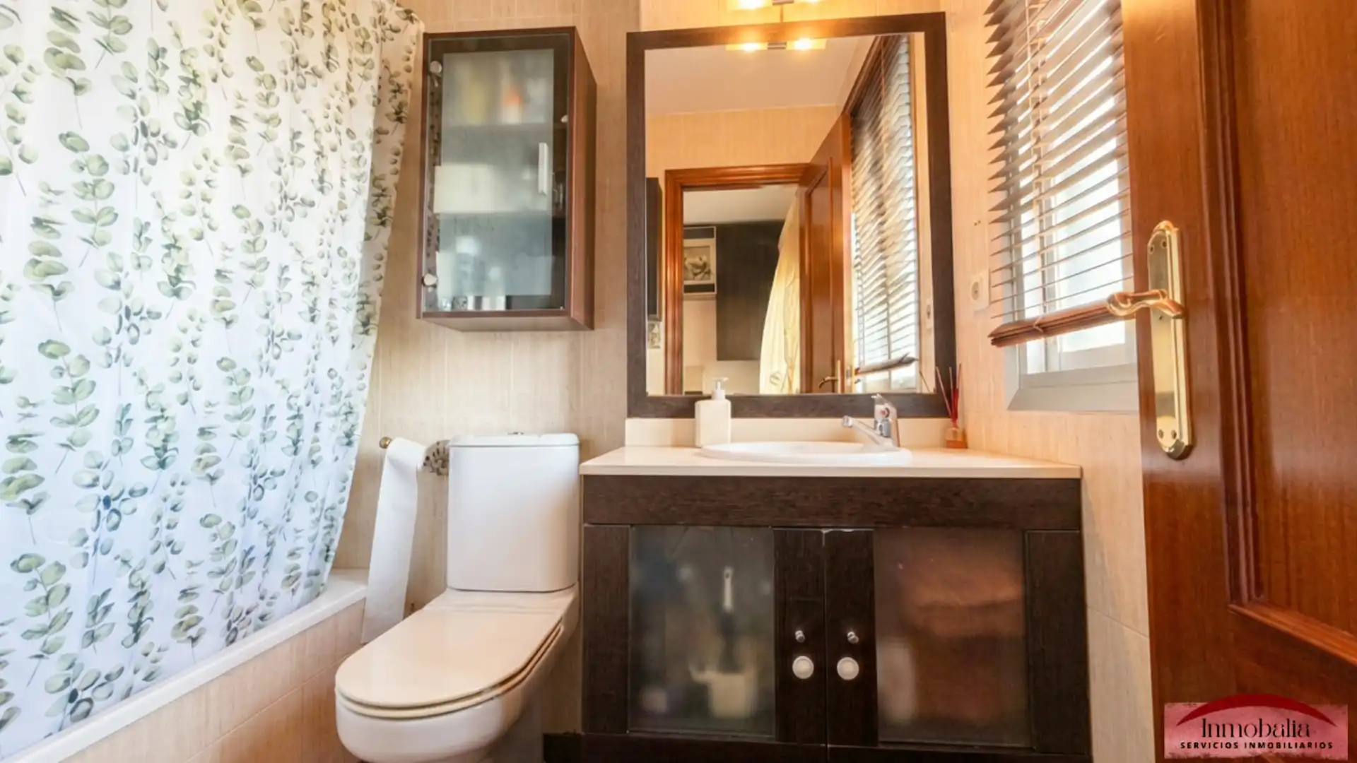 Badezimmer von Wohnung zum Verkauf in Sevilla mit Klimaanlage und Terrasse