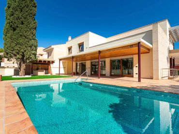 Chalet con balcón en venta en L'Albir
