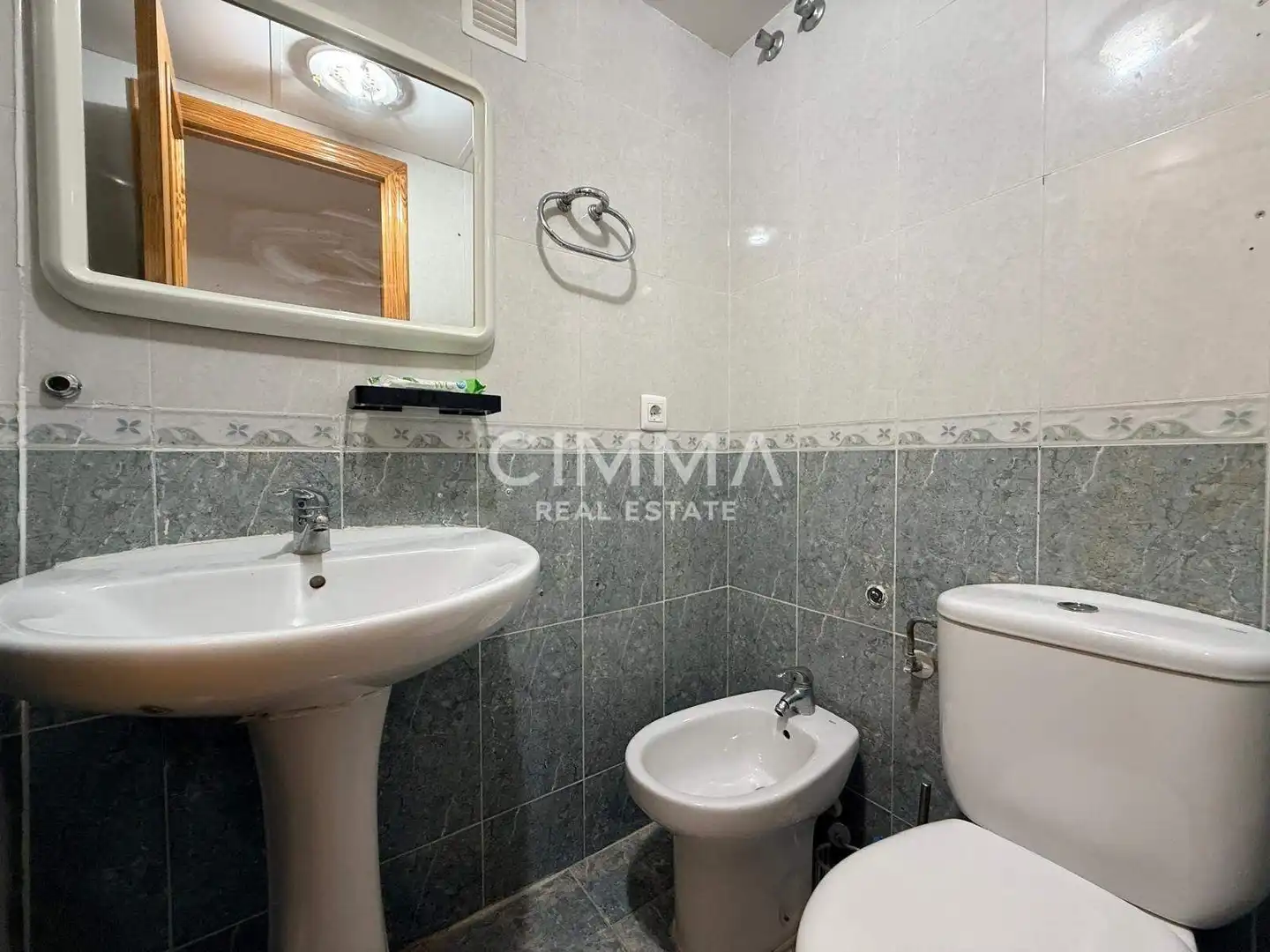 Baño de Apartamento en venta en Benidorm con Aire acondicionado, Jardín privado y Terraza