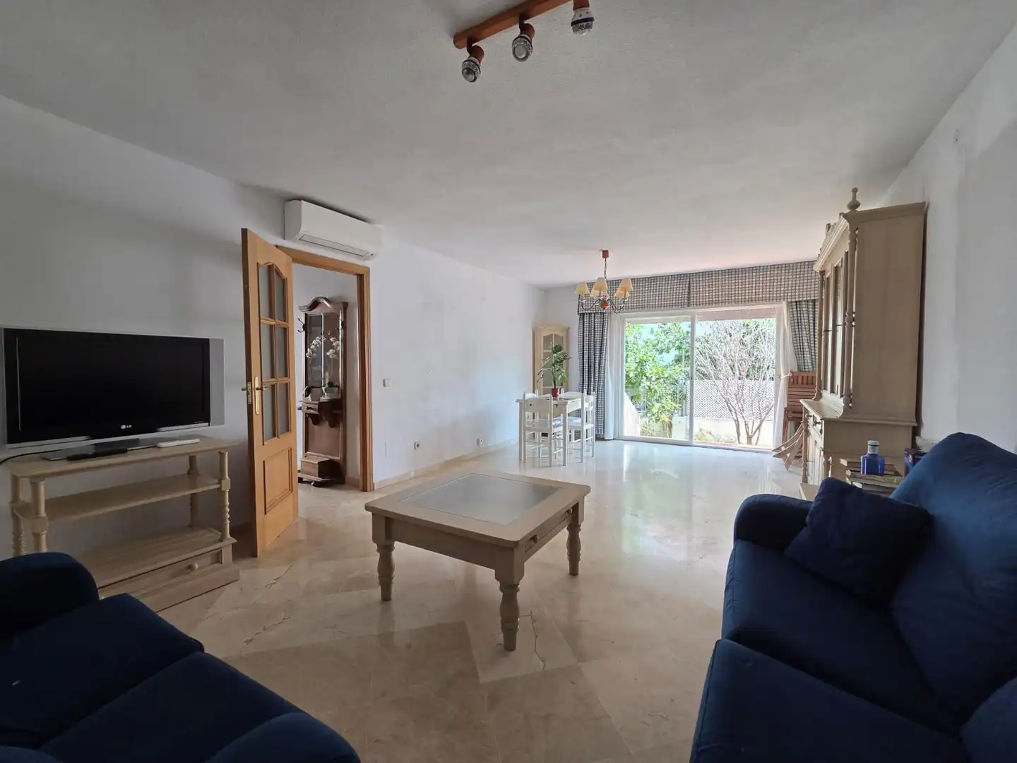 Living room of Detached homes for sale in Marbella  with Air Conditioner, Private garden and Terrace