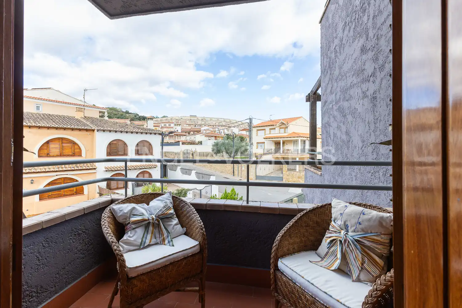 Vista exterior de Casa adosada en venta en Viver con Calefacción, Terraza y Amueblado