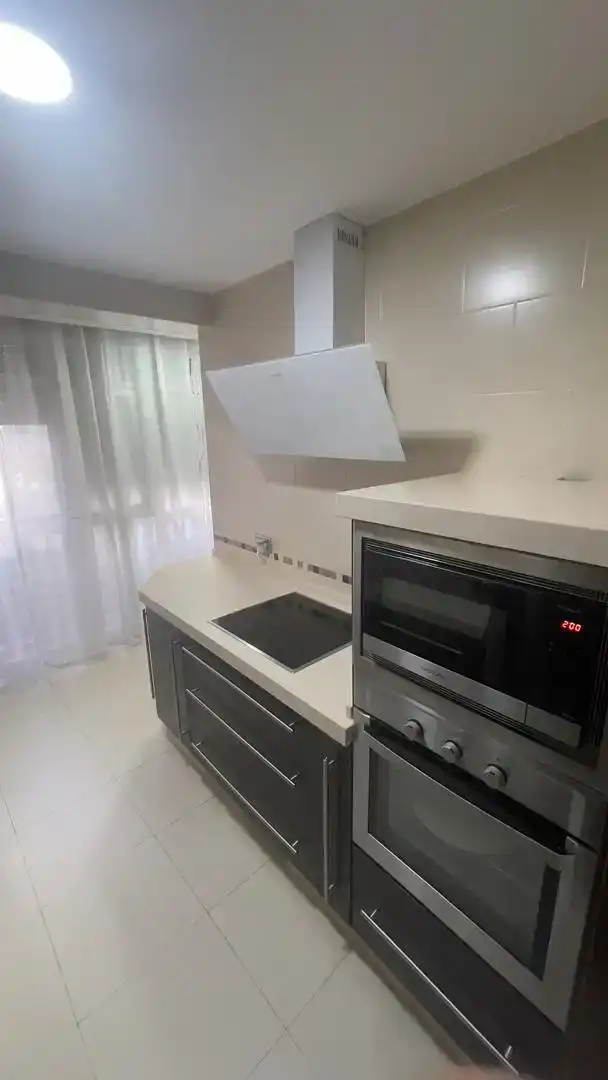 Cuina de Pis en venda en Cádiz amb Forn, Microones i Balcó